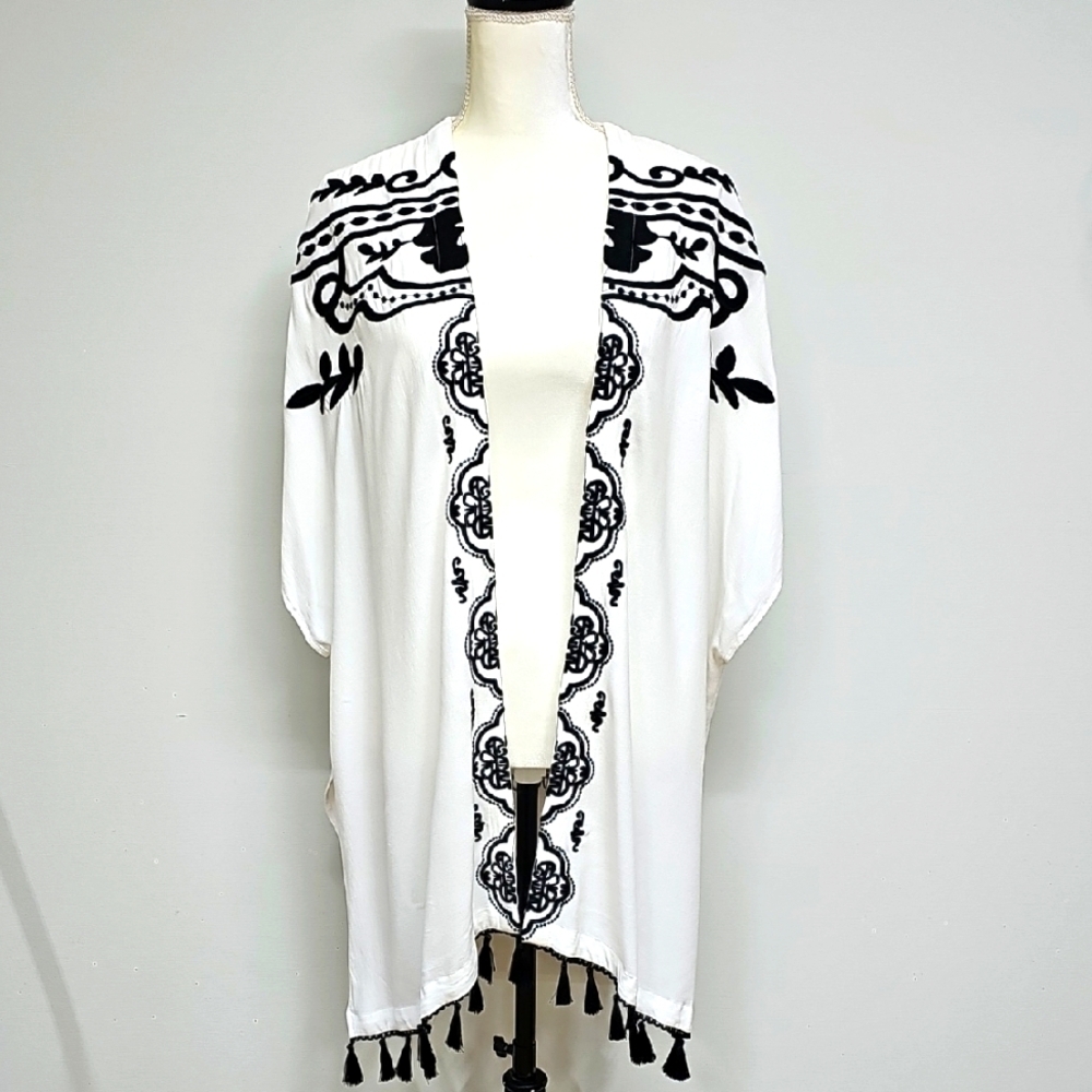 Chico's Kimono Caftan, White & Black, Size MEDIUM, *READ, FLAWED*